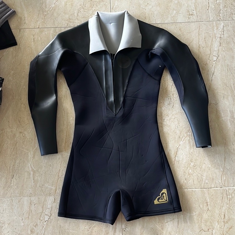 Roxy wetsuit women’s size 6 longsleeve shorts zipper
